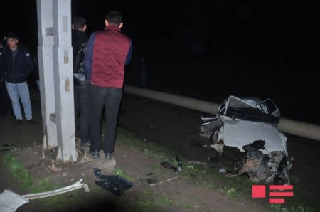 Sabirabadda “VAZ "-ın radar dirəyinə çırpılması nəticəsində polis əməkdaşı ölüb, digəri isə xəsarət alıb - YENİLƏNİB