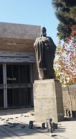 Sumqayıtda Nizami Gəncəvinin heykəli yoxa çıxdı - AÇIQLAMA + FOTO