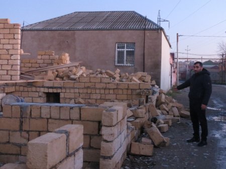 Binəqədi rayon icra hakimiyyəti tərəfindən 2-ci qrup əlilin evi söküldü-VİDEO