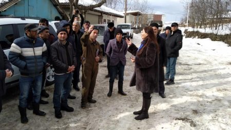 Deputatlığa namizəd Mehriban Pashayeva Çayrut kendində görüşlərini davam etdirir -FOTO
