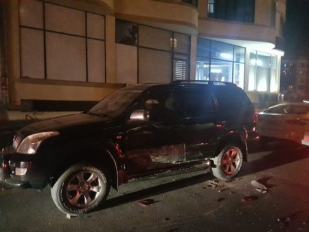 7 avtomobilin əzilməsinə səbəb olan sürücü hadisə yerindən qaçıb - FOTO