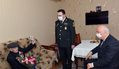 Zakir Fərəcov Böyük Vətən müharibəsi iştirakçılarını evlərində ziyarət etdi - FOTO