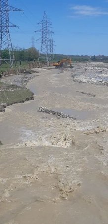 Sel suları bu rayonda hava xətlərinə təhlükə yaradıb - FOTO