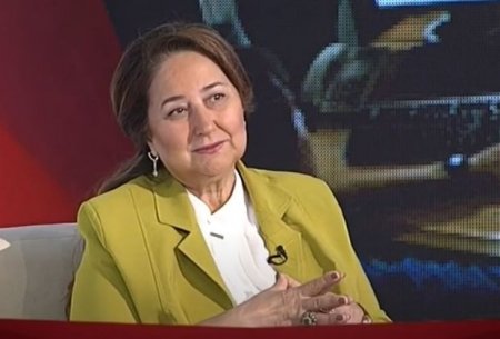 AzTV-nin aparıcısı: “Müğənnilər açıq-saçıq geyimləri ilə efiri bazara çeviriblər” - VİDEO