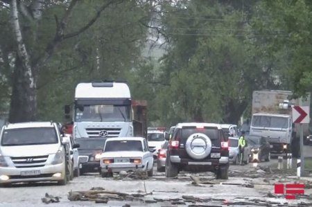 Muğanlı-İsmayıllı yolunu sel basdı, yüzlərlə avtomobil yolda qaldı - FOTO