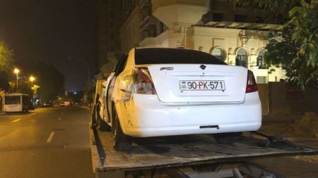 Bakıda ağır qəza: Avtomobillər sıradan çıxdı, sürücüləri polis apardı - FOTO