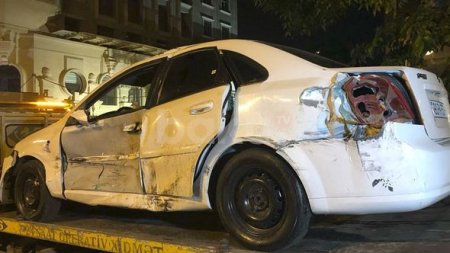 Bakıda ağır qəza: Avtomobillər sıradan çıxdı, sürücüləri polis apardı - FOTO