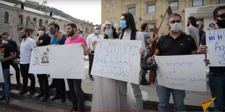 Tbilisidə gəlin və bəyin iştirakı ilə qeyri-adi aksiya - VİDEO