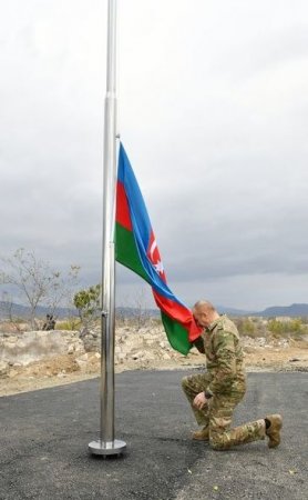 İlham Əliyev Ağdamda bayrağımızı ucaldıb - FOTO