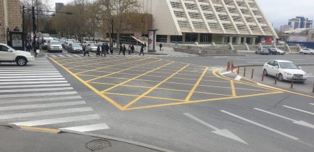 Bakıda yol nişanları və parklanma yerləri yenilənir - FOTO