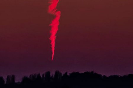 İngiltərədə parıldayan və iz buraxan UNO lentə alındı – FOTO