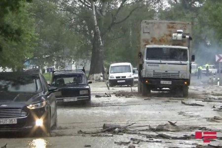 Muğanlı-İsmayıllı yolunu sel basdı, yüzlərlə avtomobil yolda qaldı - FOTO
